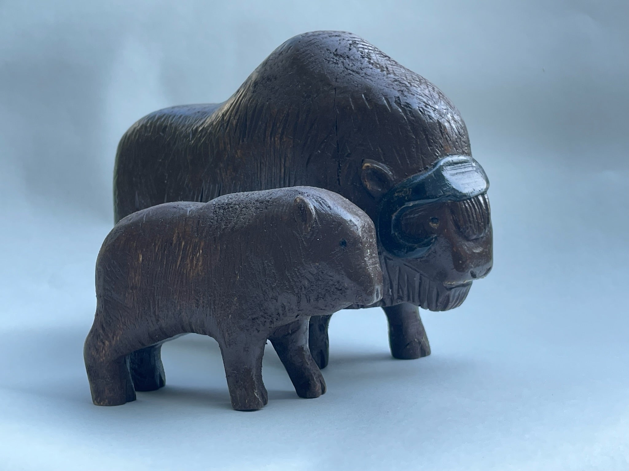 Moschusochsenkuh mit Kalb